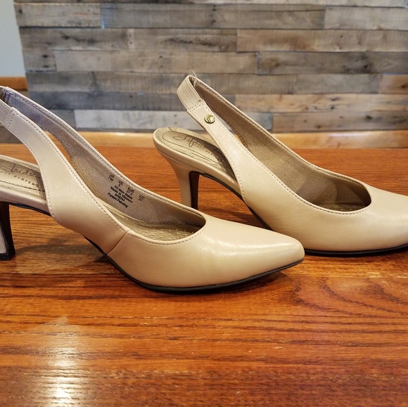 lifestride slingback pumps